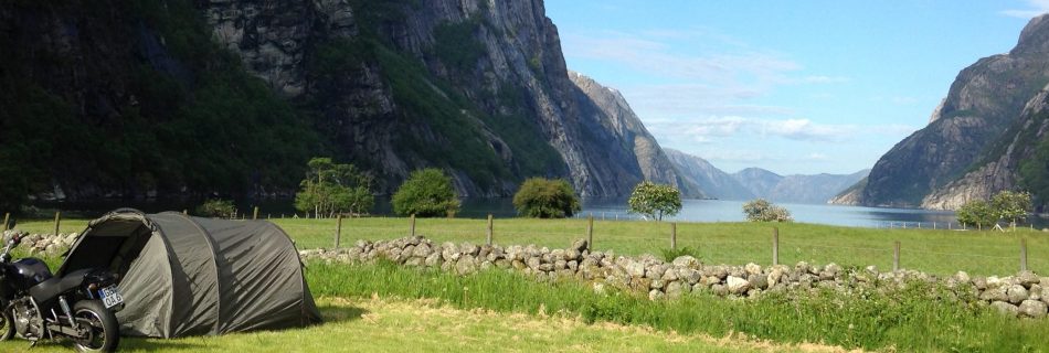 Sachs Roadster 650 und Zelt am Lysefjord